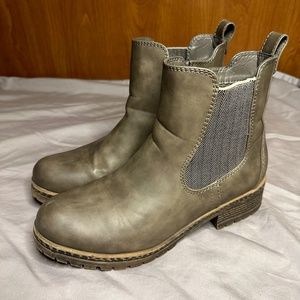 Maurices Anna booties, gray, size 10